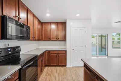 5817 S 30th Glen, Phoenix, AZ 85041 - Photo 7