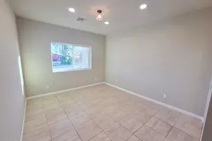 913 E Fremont Rd, Phoenix, AZ 85042 - Photo 13