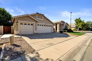 910 S Paradise Dr, Gilbert, AZ 85233 - Photo 3