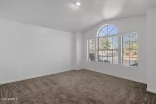 910 S Paradise Dr, Gilbert, AZ 85233 - Photo 7