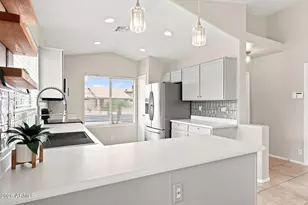 9917 N 93rd Dr, Peoria, AZ 85345 - Photo 5