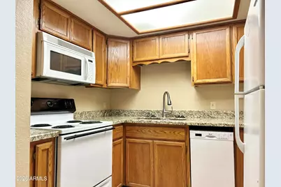17 E Ruth Avenue #Unit 209, Phoenix, AZ 85020 - Photo 5