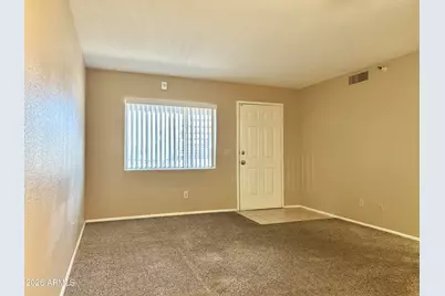 17 E Ruth Avenue #Unit 209, Phoenix, AZ 85020 - Photo 3