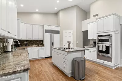 8611 W Foothill Drive, Peoria, AZ 85383 - Photo 19