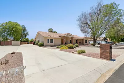 8611 W Foothill Drive, Peoria, AZ 85383 - Photo 5
