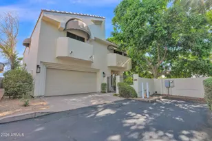 7240 N Dreamy Draw Dr, Phoenix, AZ 85020 - Photo 1