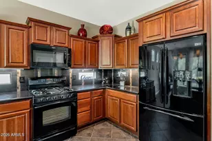 12962 W Yellow Bird Ln, Peoria, AZ 85383 - Photo 11