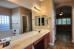 2736 E Sourwood Dr, Gilbert, AZ 85298 - Photo 15