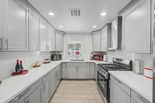 3639 W Lawrence Ln, Phoenix, AZ 85051 - Photo 11
