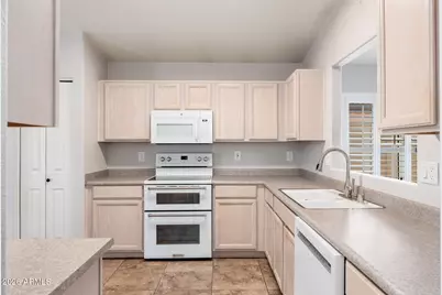 9148 W Canyon Drive, Peoria, AZ 85382 - Photo 5