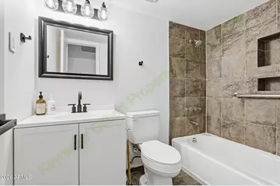 8608 E Whitton Avenue, Scottsdale, AZ 85251 - Photo 11