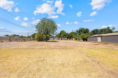5704 N 11th Avenue #-, Phoenix, AZ 85013 - Photo 13
