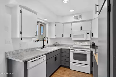 1425 E Desert Cove Avenue #3, Phoenix, AZ 85020 - Photo 3