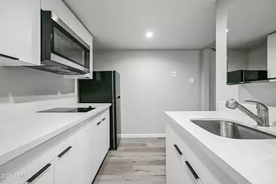 3025 N 32nd Street #Apt 7, Phoenix, AZ 85018 - Photo 13