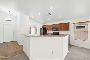 11217 W Rio Vista Ln, Avondale, AZ 85323 - Photo 5
