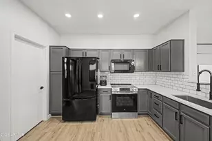 5207 W Paradise Dr, Glendale, AZ 85304 - Photo 5