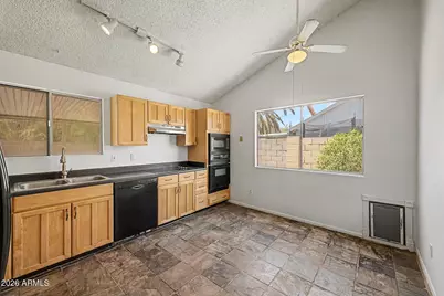 9021 W Hatcher Road, Peoria, AZ 85345 - Photo 11