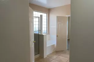 6037 S 30th Dr, Phoenix, AZ 85041 - Photo 5