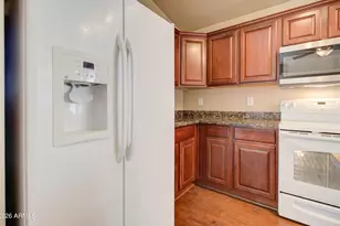 2725 E Mine Creek Rd, Phoenix, AZ 85024 - Photo 17