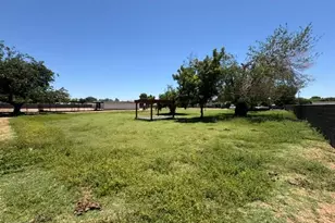4210 W Country Gables Dr, Phoenix, AZ 85053 - Photo 37