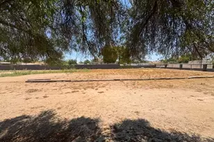 4210 W Country Gables Dr, Phoenix, AZ 85053 - Photo 33