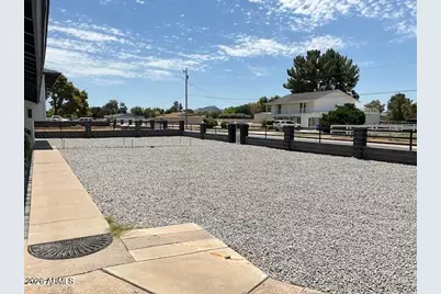 4210 W Country Gables Drive, Phoenix, AZ 85053 - Photo 9
