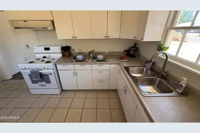 2528 E Hartford Avenue, Phoenix, AZ 85032 - Photo 9