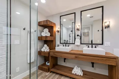 2802 E Camino Acequia Drive #2, Phoenix, AZ 85016 - Photo 9