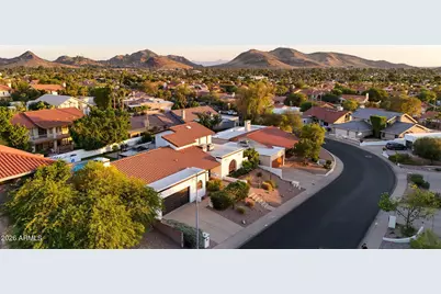 1015 E Country Gables Drive, Phoenix, AZ 85002 - Photo 41