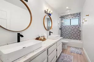 1015 E Country Gables Dr, Phoenix, AZ 85002 - Photo 29