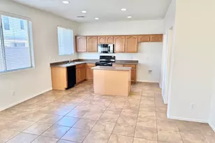 17519 W Lisbon Ln, Surprise, AZ 85388 - Photo 11
