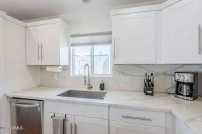 4402 E Montecito Avenue, Phoenix, AZ 85018 - Photo 9