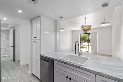 3033 E Devonshire Avenue #1016, Phoenix, AZ 85016 - Photo 5