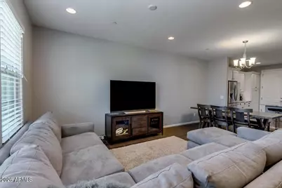 2477 W Market Place #Unit 32, Chandler, AZ 85248 - Photo 7
