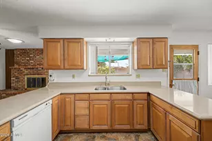 2210 W Meadow Dr, Phoenix, AZ 85023 - Photo 13