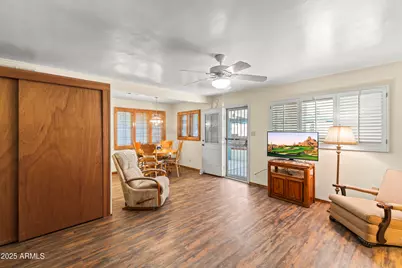 2047 W Cambridge Avenue, Phoenix, AZ 85009 - Photo 11