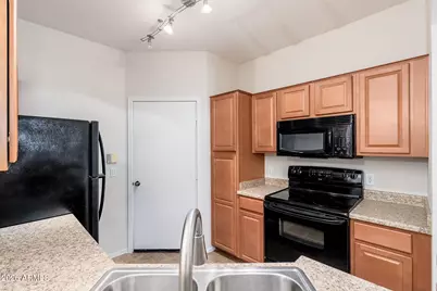 1411 E Orangewood Avenue #105, Phoenix, AZ 85020 - Photo 5