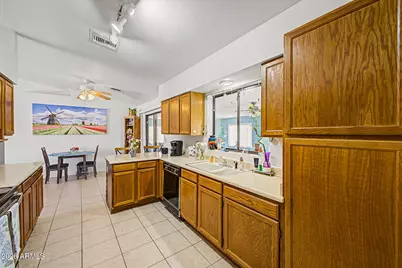 10565 W Buena Vista Drive, Arizona City, AZ 85123 - Photo 9