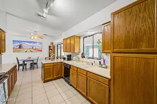 10565 W Buena Vista Dr, Arizona City, AZ 85123 - Photo 9