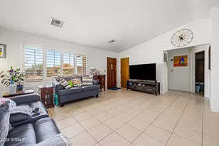 10565 W Buena Vista Dr, Arizona City, AZ 85123 - Photo 5