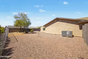 10565 W Buena Vista Dr, Arizona City, AZ 85123 - Photo 23