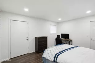 813 W Romo Jones St, Tempe, AZ 85281 - Photo 15