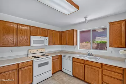 10263 W Mohawk Lane, Peoria, AZ 85382 - Photo 17