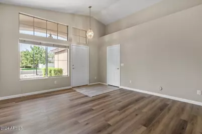 312 E Mesquite Street, Gilbert, AZ 85296 - Photo 5