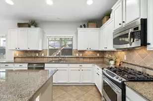 3965 E Melinda Dr, Phoenix, AZ 85050 - Photo 11