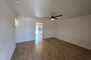 3735 E Claire Dr, Phoenix, AZ 85032 - Photo 3