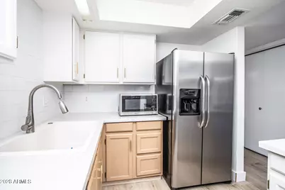 3102 E Clarendon Avenue #207, Phoenix, AZ 85016 - Photo 9