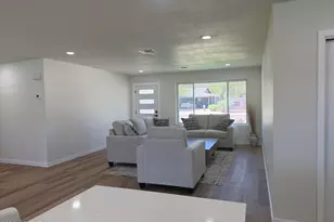 2836 E Yucca St, Phoenix, AZ 85028 - Photo 3