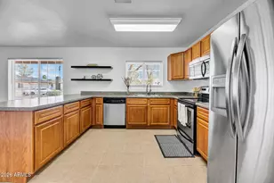 1742 W Menadota Dr, Phoenix, AZ 85027 - Photo 9