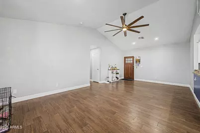 8615 W Diana Avenue, Peoria, AZ 85345 - Photo 9